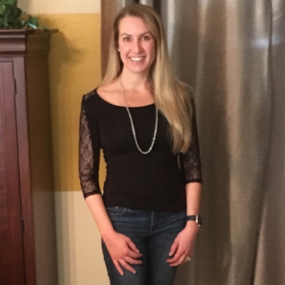 Tops - ‼️2 for$15‼️EUC SEVENTEEN Lace Insets  Black Top